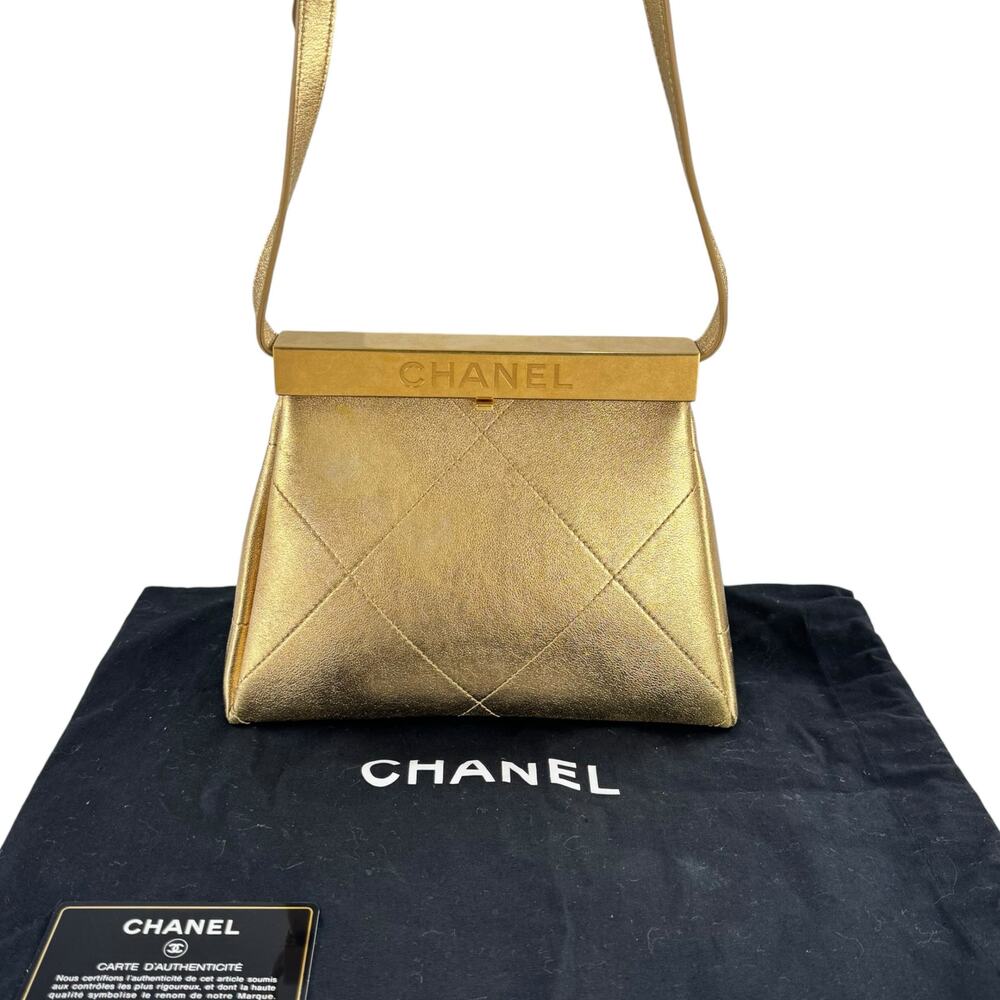 Chanel Matelassé Kiss Lock Frame Shoulder Bag - Picture 4 of 16